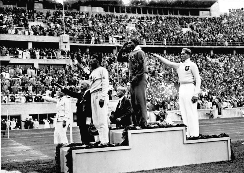 Jesse Owens 1936 pozdravlja, ali na svoj način - Olimpijske Igre 1936 u Berlinu