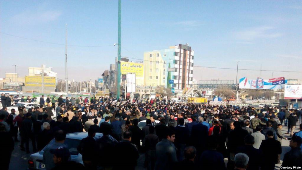 Iran: Najmanje deset osoba poginulo tokom protesta